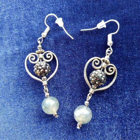 Upcycled Vintage Heart Earrings chandelier drop fish hook hypoallergenic green - Picture 6 of 6